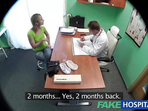 Blondinė dulkina ir  ...
